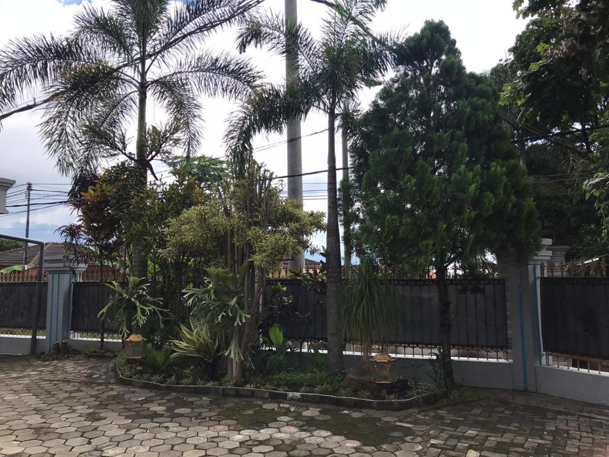 Villa & Guest House Batu Indah Ngoại thất bức ảnh