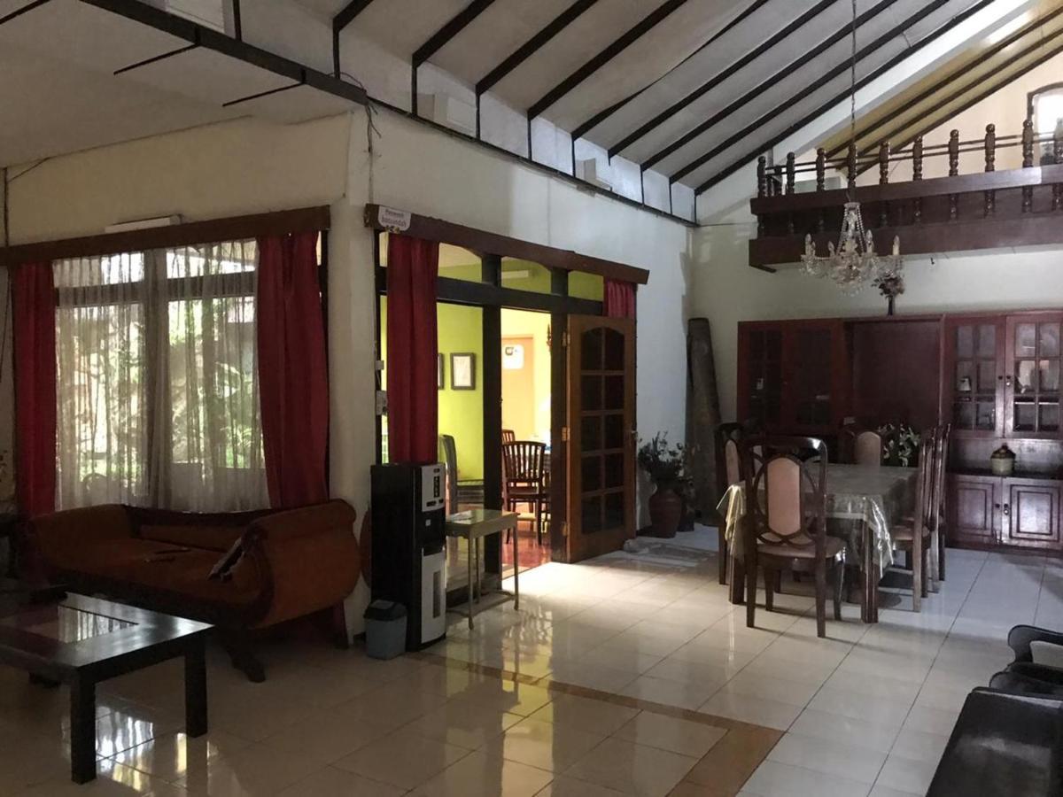 Villa & Guest House Batu Indah Ngoại thất bức ảnh